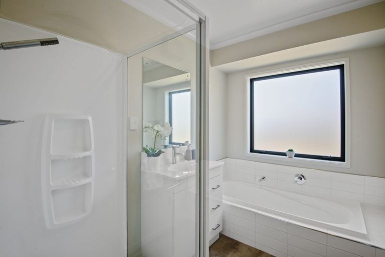 Photo of property in 37 Faringdon Boulevard, Rolleston, 7615