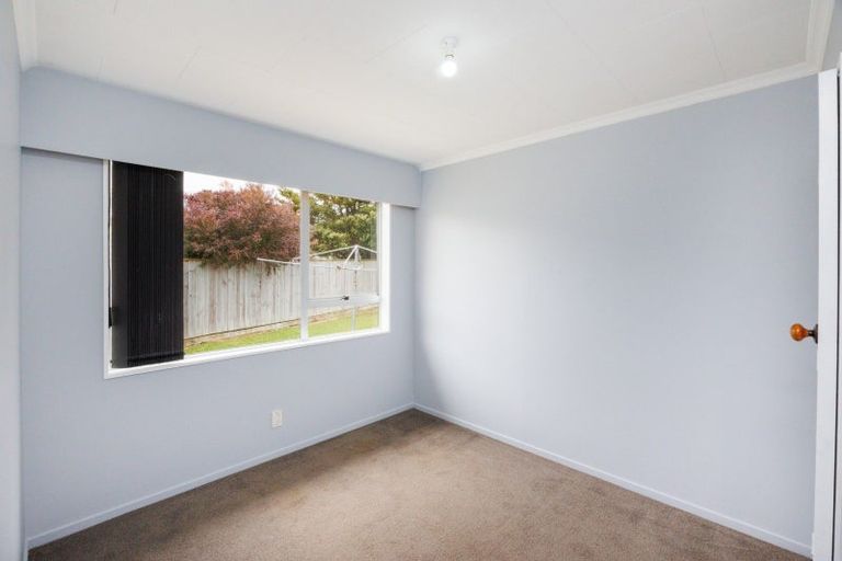 Photo of property in 33 Rhodes Drive, Kelvin Grove, Palmerston North, 4414