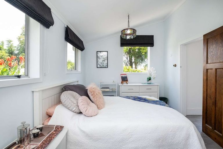 Photo of property in 104 Ferry Road, Clive, 4102