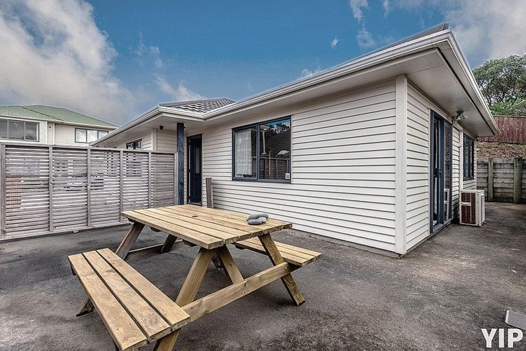 Photo of property in 36c Horokiwi Road West, Newlands, Wellington, 6037