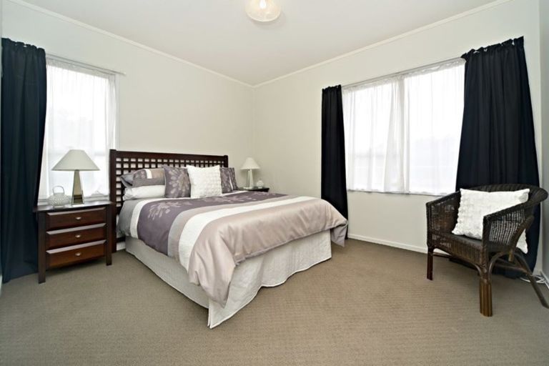Photo of property in 5 Leatham Crescent, Opaheke, Papakura, 2113