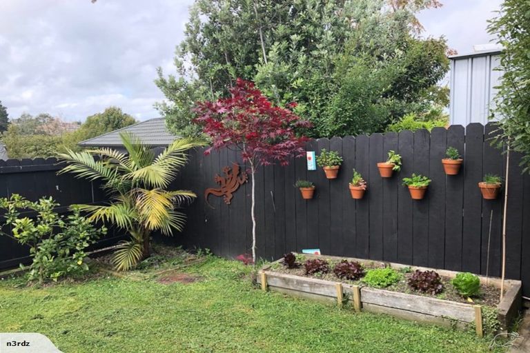 Photo of property in 22 Zefiro Drive, Massey, Auckland, 0614
