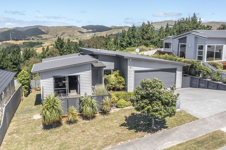 Photo of property in 154 Endeavour Drive, Whitby, Porirua, 5024