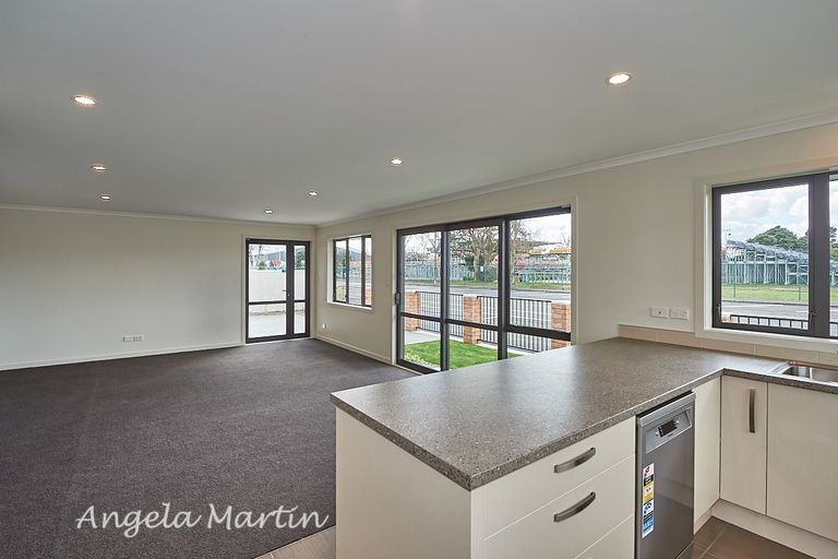 Photo of property in 2 Arena Court, Palmerston North, 4410
