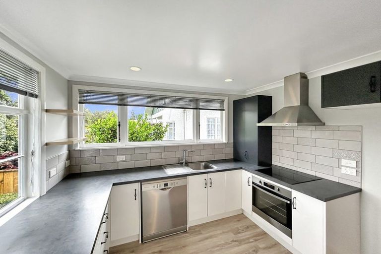 Photo of property in 19 College Street, Awapuni, Palmerston North, 4412