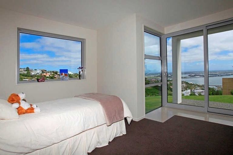 Photo of property in 132 Glenstrae Road, Redcliffs, Christchurch, 8081