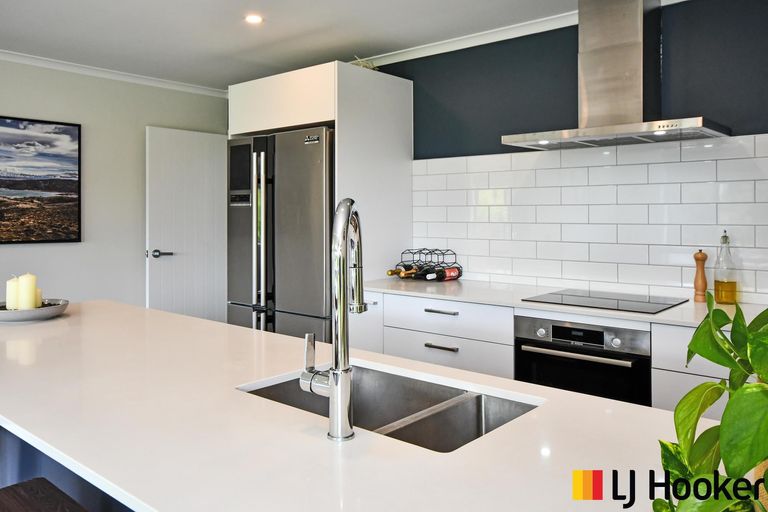 Photo of property in 14 Dame Nganeko Drive, Glenbrook, Waiuku, 2681