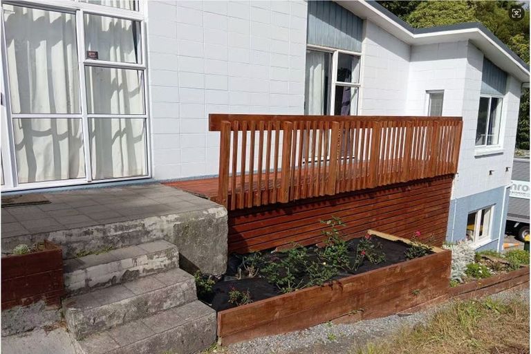 Photo of property in 14a Hawthorn Crescent, Stokes Valley, Lower Hutt, 5019