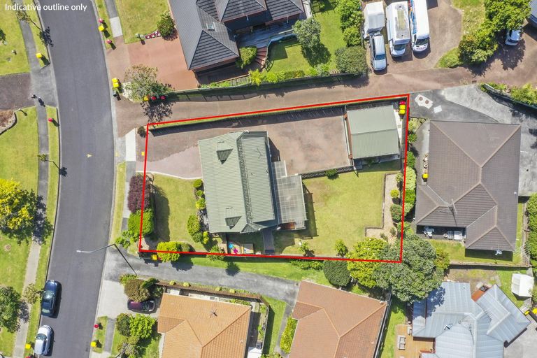 Photo of property in 6 Channing Crescent, Botany Downs, Auckland, 2010