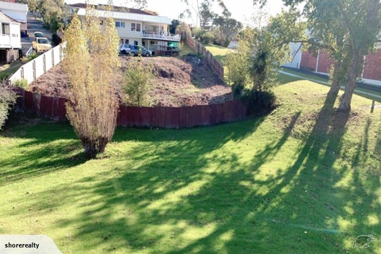 Photo of property in 20 Lake Road, Northcote, Auckland, 0627