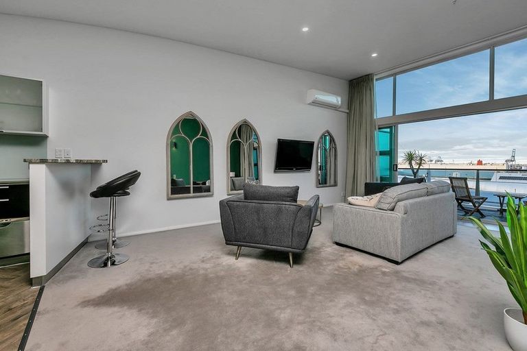 Photo of property in Shed 20 Princes Wharf Apartments, 48a/139 Quay Street, Auckland Central, Auckland, 1010