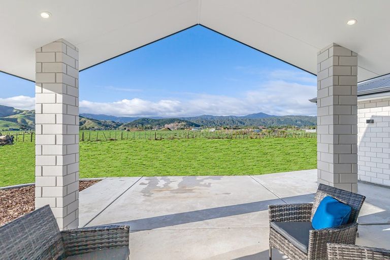 Photo of property in 28 Oriwa Lane, Levin, 5571