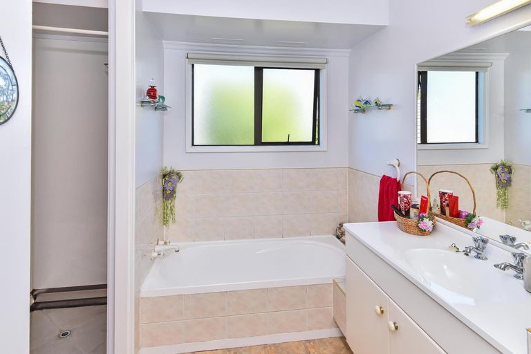 Photo of property in 31 Brylee Drive, Conifer Grove, Takanini, 2112