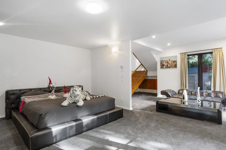 Photo of property in 1/60 Milford Road, Milford, Auckland, 0620