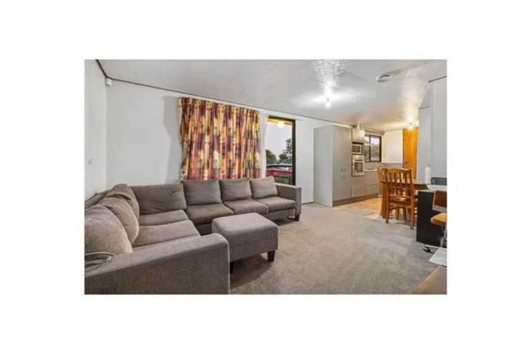 Photo of property in 2/27 Nearco Street, Randwick Park, Auckland, 2105