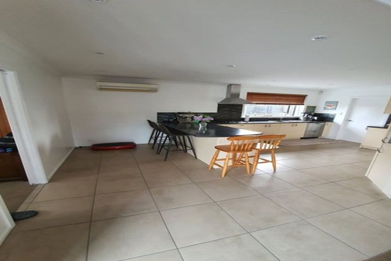 Photo of property in 28 Eglinton Street, Avondale, Christchurch, 8061