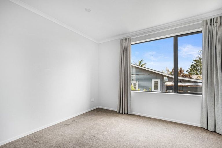 Photo of property in 6 Wharara Lane, Massey, Auckland, 0614