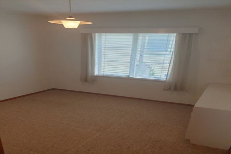 Photo of property in 37 St Leonards Road, Kelston, Auckland, 0602