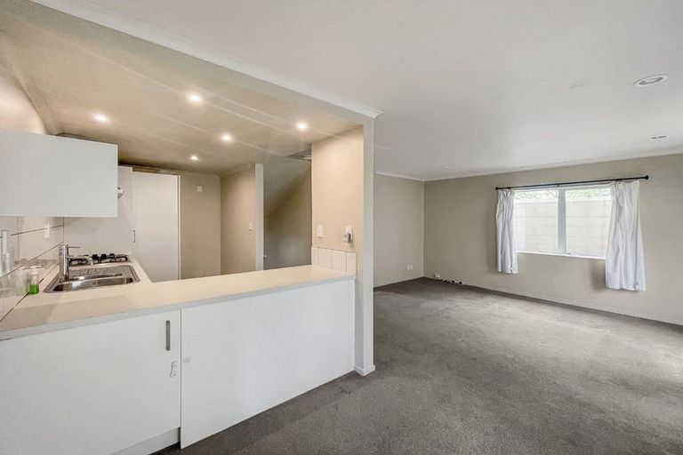 Photo of property in 16 Black Rock Road, Newlands, Wellington, 6037