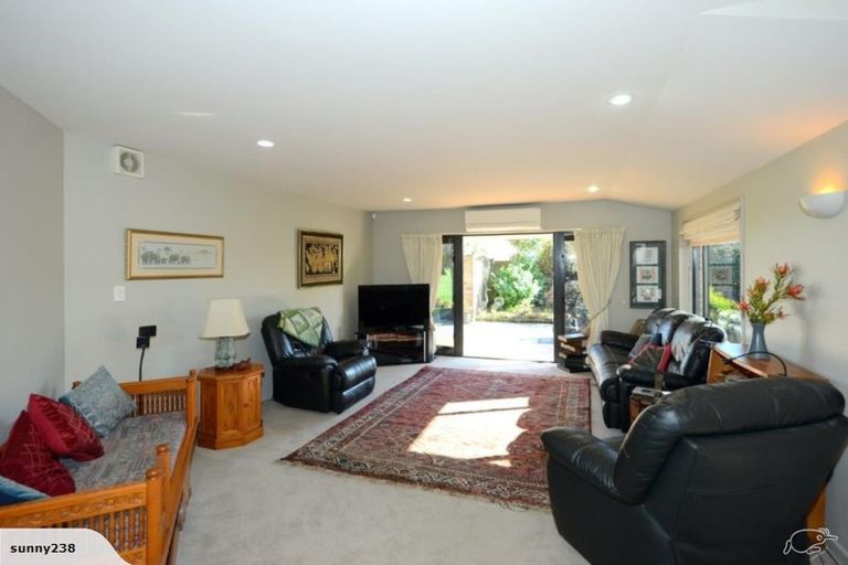 Photo of property in 5 Arundel Gate, Avonhead, Christchurch, 8042