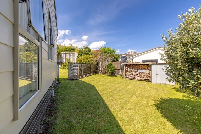 Photo of property in 6 Milne Place, Merrilands, New Plymouth, 4312