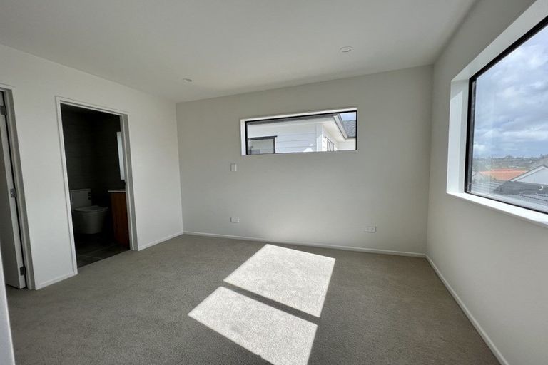 Photo of property in 7 Tupaki Place, Pakuranga Heights, Auckland, 2010