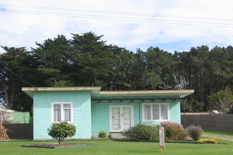 Photo of property in 62 Nash Parade, Foxton Beach, Foxton, 4815