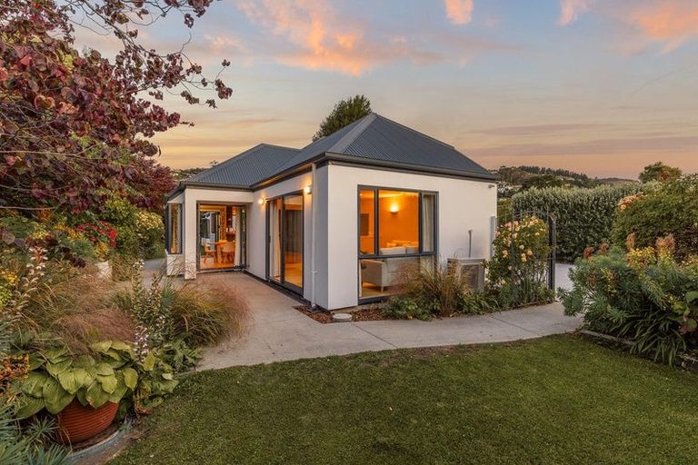 Photo of property in 9 Karen Lane, Beckenham, Christchurch, 8023