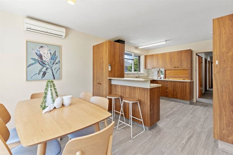 Photo of property in 8 Davidson Crescent, Hornby, Christchurch, 8042