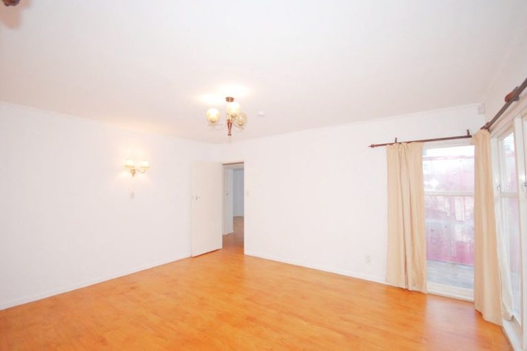 Photo of property in 14 Minaret Drive, Bucklands Beach, Auckland, 2014