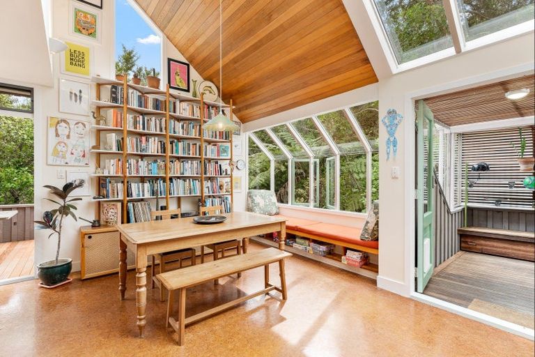 Photo of property in 38 Grand View Road, Leigh, 0985