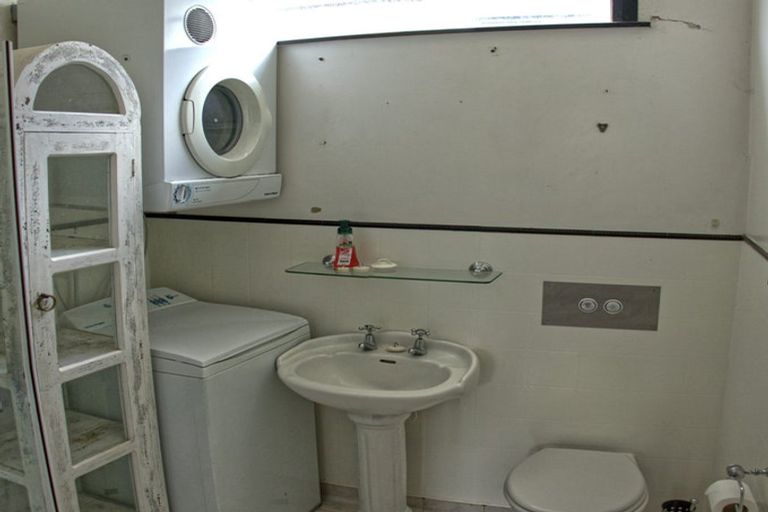 Photo of property in 15 Dee Street, Island Bay, Wellington, 6023