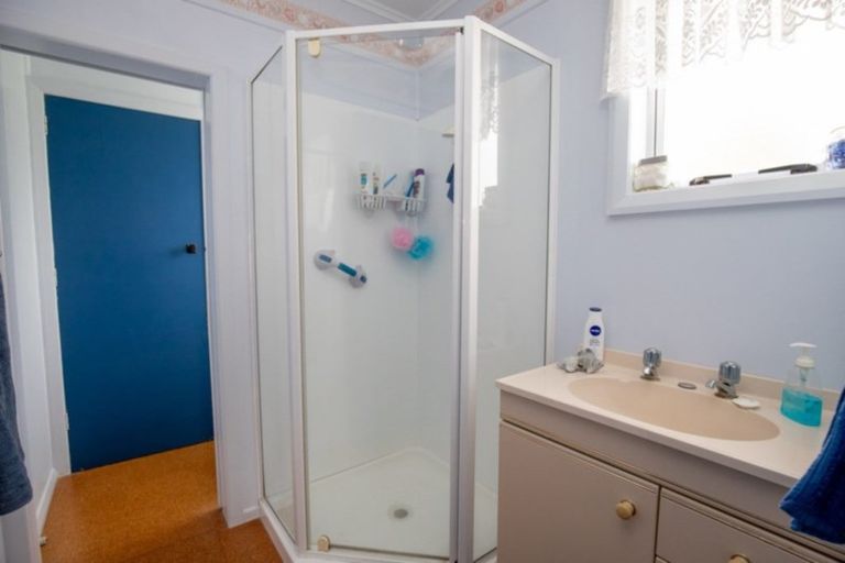 Photo of property in 15 Hayward Road, Ngatea, 3503