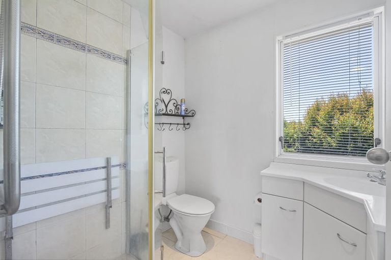 Photo of property in 5 Sumich Place, West Harbour, Auckland, 0618