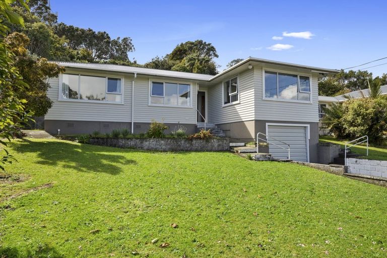 Photo of property in 11 Clearmont Crescent, Blagdon, New Plymouth, 4310