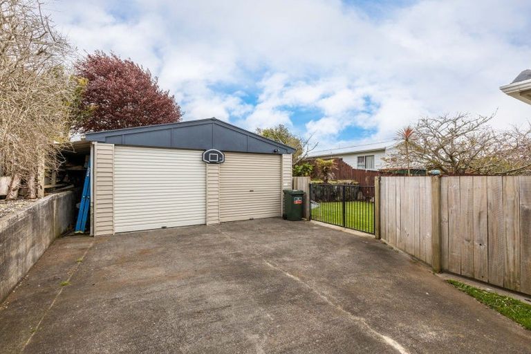 Photo of property in 294 Huatoki Street, Upper Vogeltown, New Plymouth, 4310