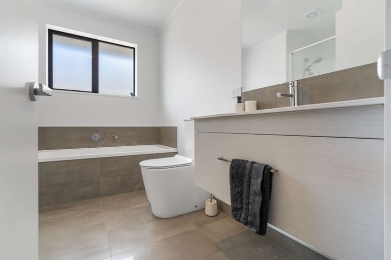 Photo of property in 32 Tara Crescent, Woodend, 7610