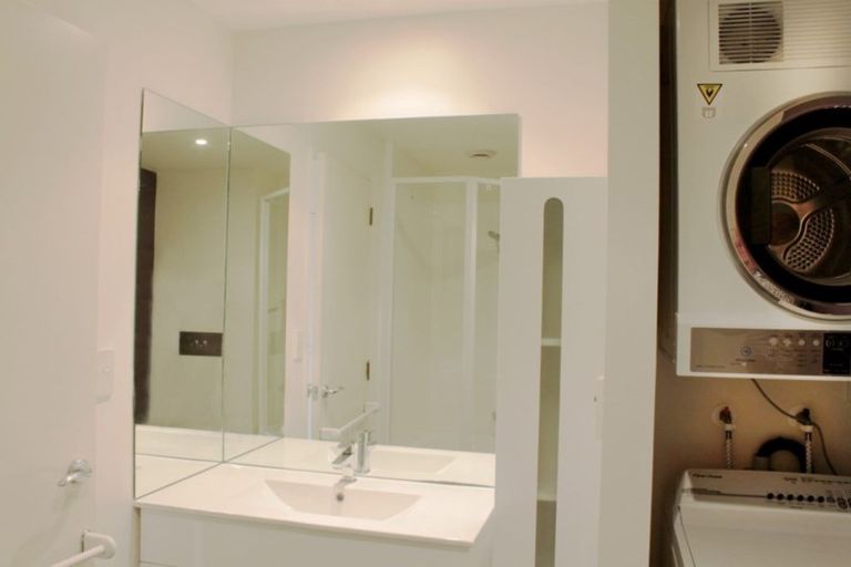 Photo of property in St Peters Apartments, 8a/192 Willis Street, Te Aro, Wellington, 6011