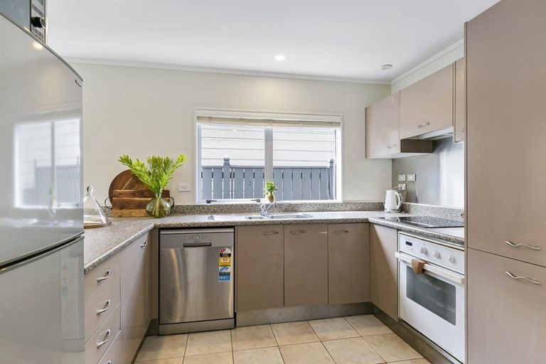 Photo of property in 10a Tutchen Avenue, Mount Victoria, Wellington, 6011