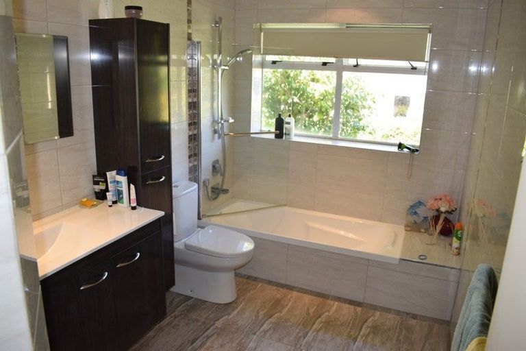 Photo of property in 13 Peter Terrace, Castor Bay, Auckland, 0620