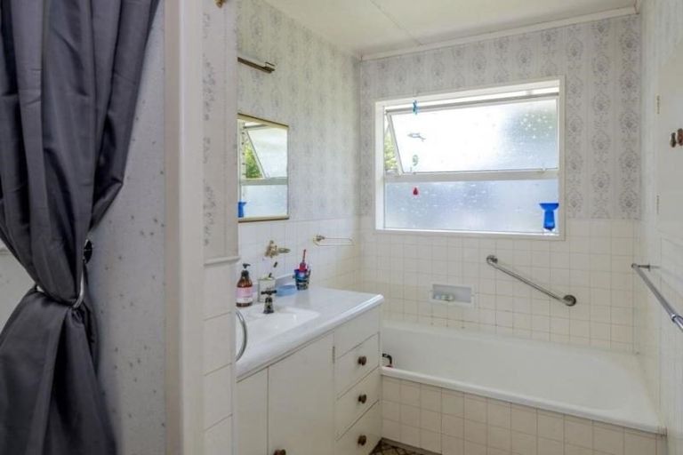 Photo of property in 22 Kings Drive, Levin, 5510