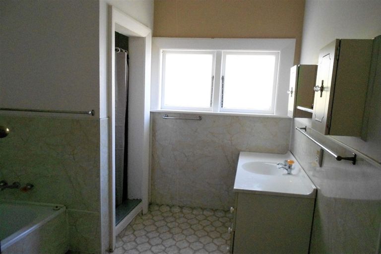 Photo of property in 2/110 Rattray Street, Riccarton, Christchurch, 8041