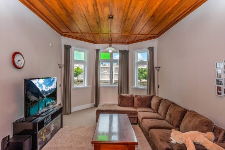 Photo of property in 82 Forest Lake Road, Forest Lake, Hamilton, 3200