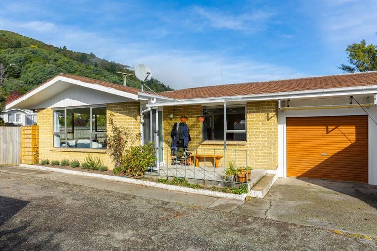 Photo of property in 131a Waikawa Road, Picton, 7220