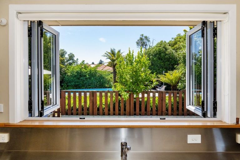 Photo of property in 106 Warwick Road, Mayfair, Hastings, 4122