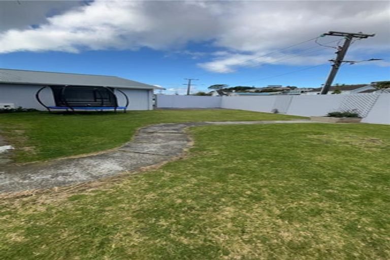 Photo of property in 28 Breakwater Road, Moturoa, New Plymouth, 4310