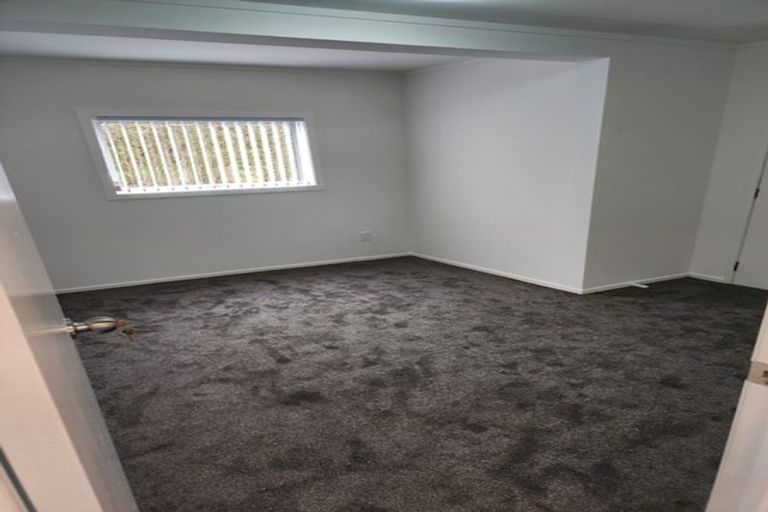 Photo of property in 623 Glenfield Road, Totara Vale, Auckland, 0629