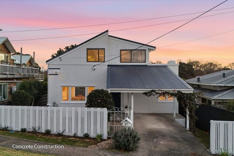 Photo of property in 2/76 Wairoa Road, Narrow Neck, Auckland, 0624