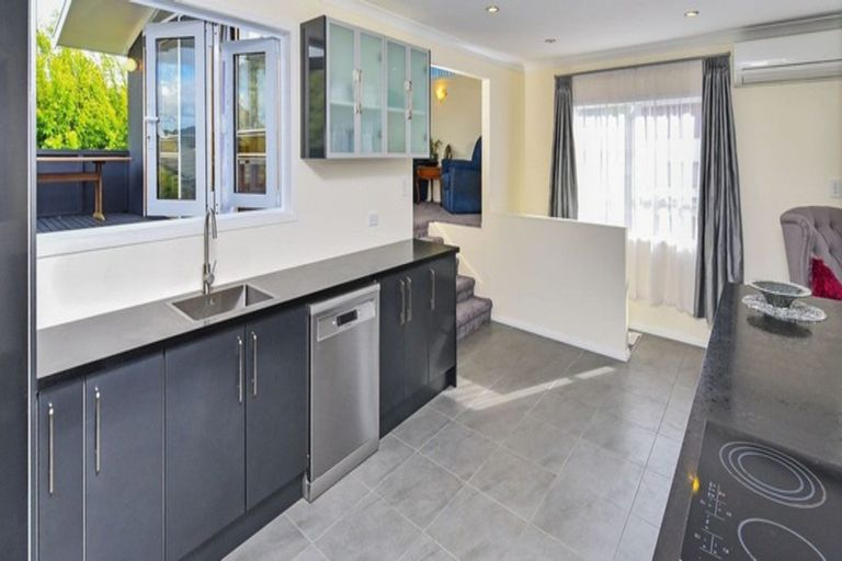 Photo of property in 10 Sunnypark Avenue, Rosehill, Papakura, 2113