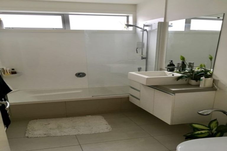 Photo of property in 2 Otonga Heights, Maungaraki, Lower Hutt, 5010